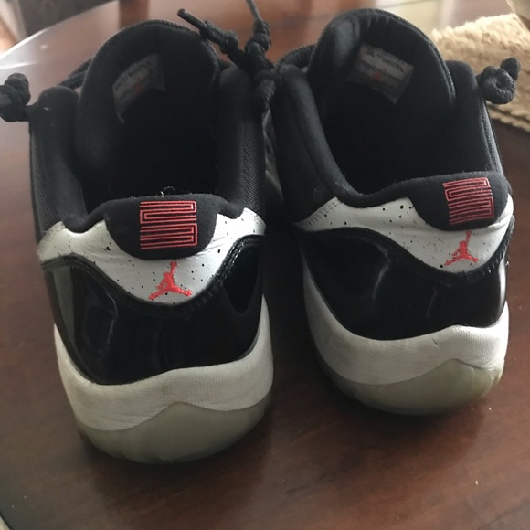 Air Jordan 11 Low (Infrared 23) - Picture 6 of 7
